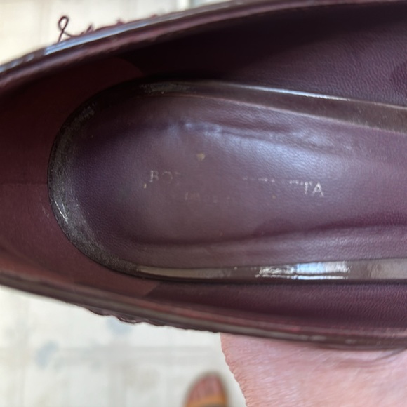 Bottega Veneta burgundy wedge heels.  Patent leather with embroidery chevron. - Picture 6 of 6